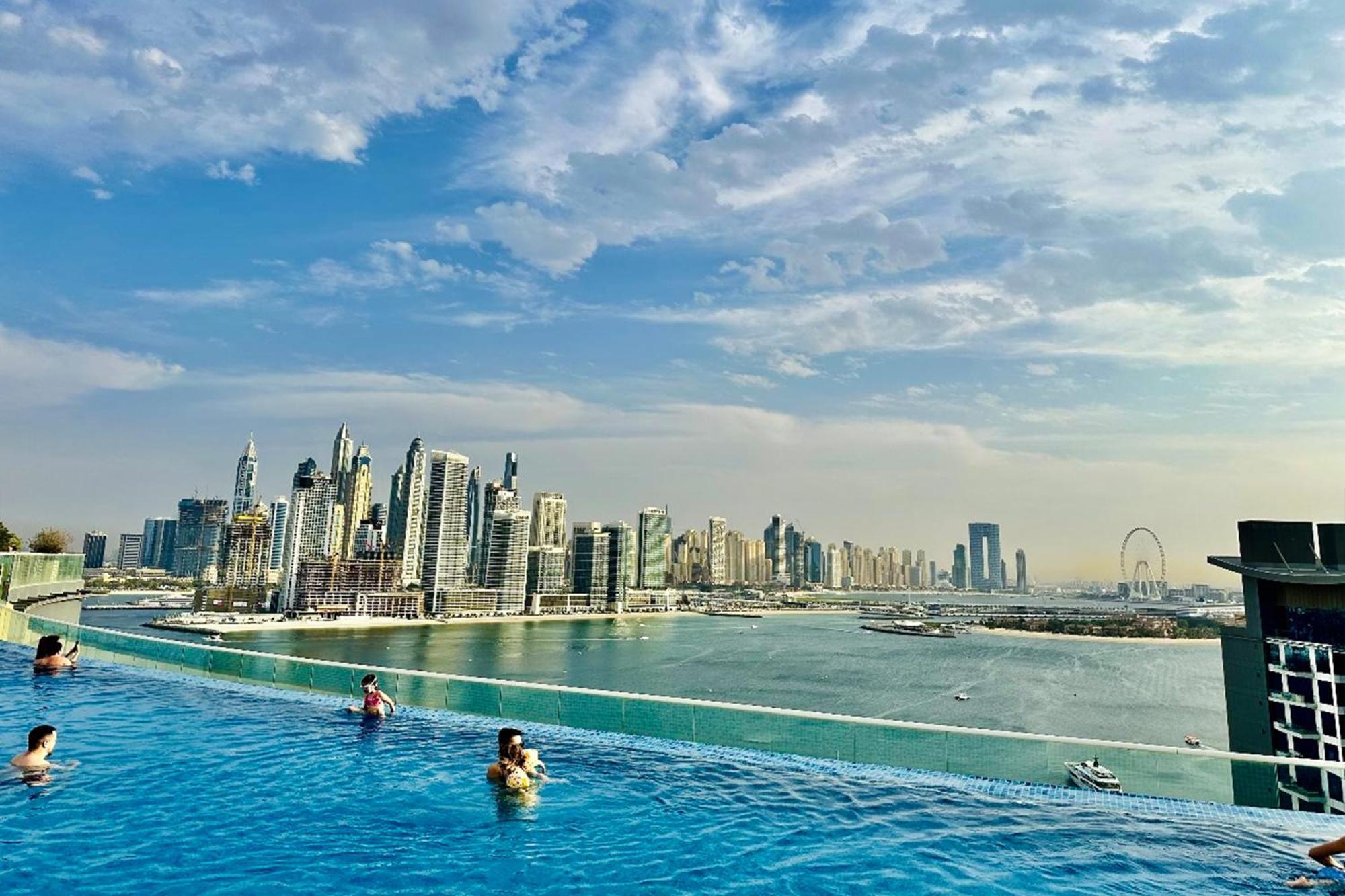 Vserve Comfy & Relaxing 1 Bdr Retreat At The Palm Dubai